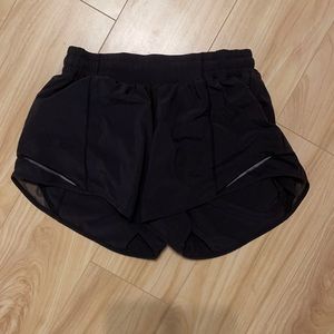 Lulu Lemon Hotty Hot shorts size 6